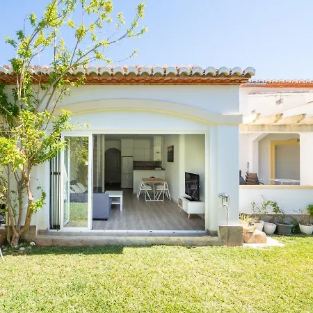 House In Private Urbanization *